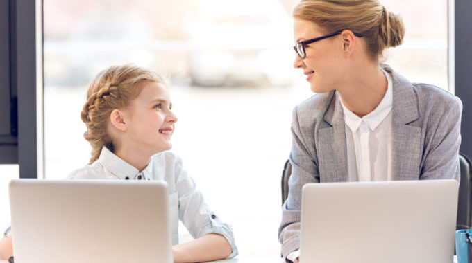 The Productive Mommy Blogger: Using Ergonomic Workstations to Your Benefit